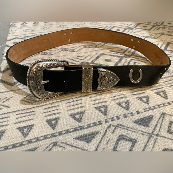 Ariat Horseshoe Inlay Leather Belt Black Studded Silver Buckle Womens Size 28/70 - Picture 1 of 5